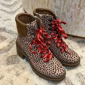 Universal Threads Leopard boots